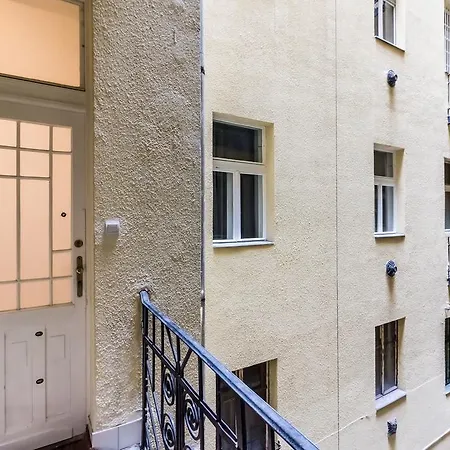 Pozsonyi Apartment *
